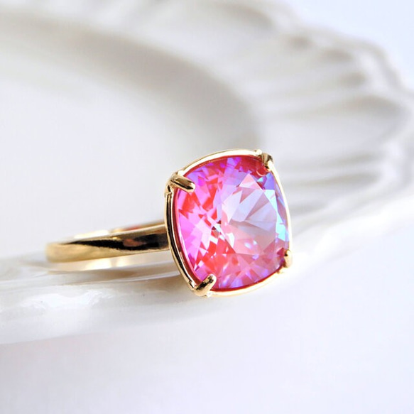 皇家紅喜悅 | 門丸方形切割高品質水晶戒指 | 粉紅色春天生動 第1張的照片