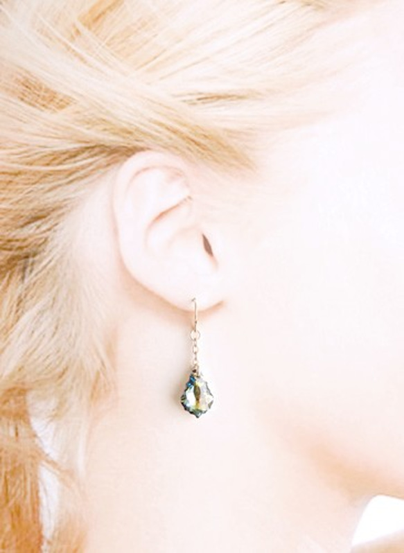 稀有的！撒哈拉 | 搖曳巴洛克切割高品質水晶耳環 | 卡其綠冬青形玻璃 第3張的照片