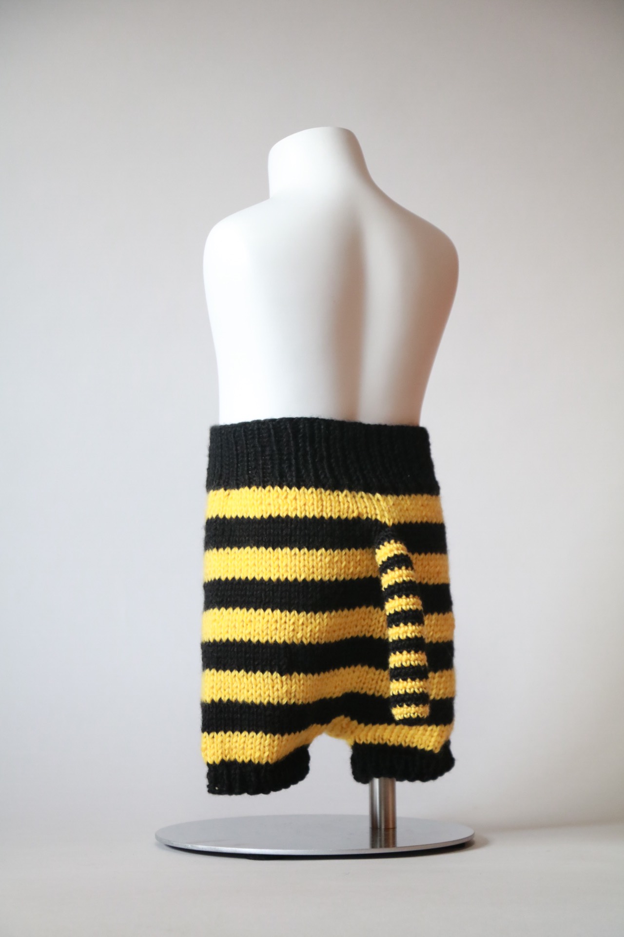 トラさんのニット帽子とズボンのセット（子ども用）