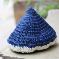 青色のとんがりニット帽子（子ども用） 2枚目の画像