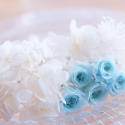【しのちゃんさま専用】特別な1日のヘアアイテム◎優しいブルーの薔薇、アジサイ、かすみ草 3枚目の画像