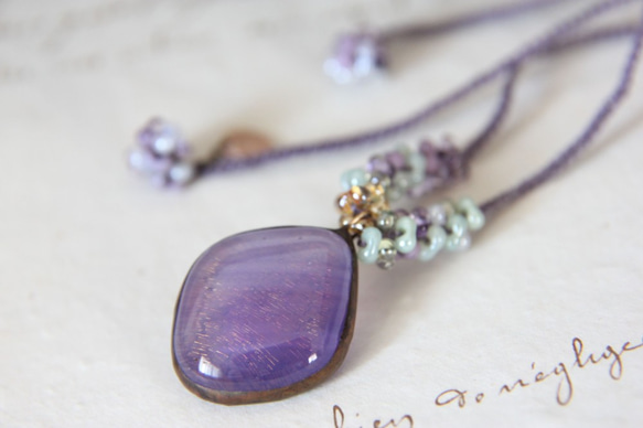 フュージングガラスネックレス　ー紫ー　＜金属フリー紐＞　 1枚目の画像