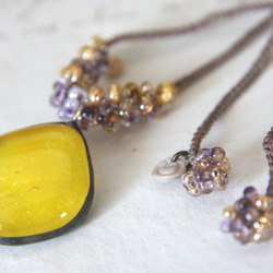 フュージングガラスネックレス　－黄色ー　＜金属フリー紐＞　 1枚目の画像