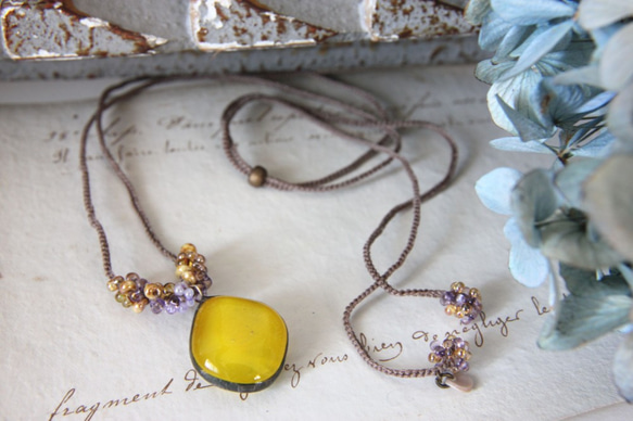 フュージングガラスネックレス　－黄色ー　＜金属フリー紐＞　 2枚目の画像