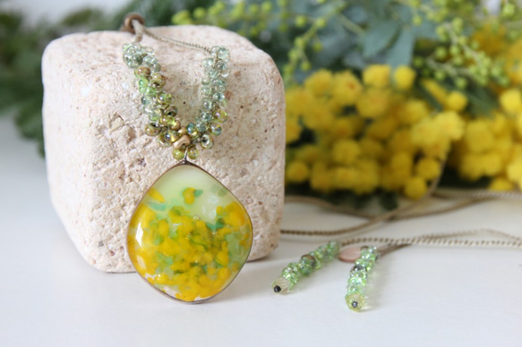 ミモザのネックレス　　＜金属フリー紐＞ 1枚目の画像