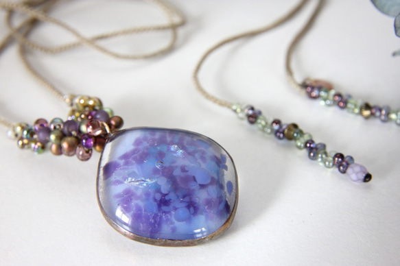 紫陽花の花吹雪ネックレス　　＜金属フリー紐＞　　 1枚目の画像