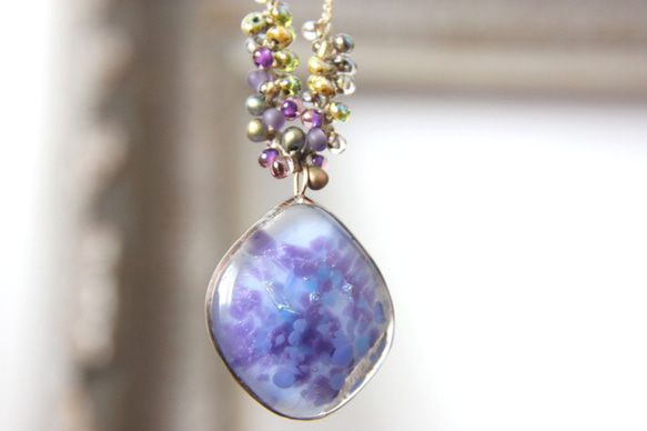 紫陽花の花吹雪ネックレス　　＜金属フリー紐＞　　 4枚目の画像