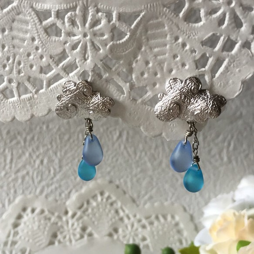 雨の日のしずくと雲モチーフ○。⚪︎◯。ピアス ピアス（その他） mint 