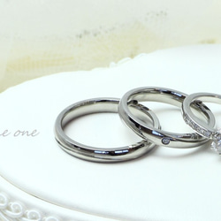 『ウェーブラインが美しいマリッジ』ペアリング 婚約指輪 名入れ 刻印 純白ケースセット〈2本ペア価格〉 1枚目の画像