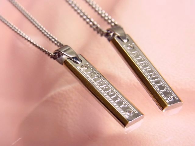 『特別な記念日に贈る』誕生石ジュエリー ペア プレートネックレス 名入れ 刻印対応〈2本ペア〉