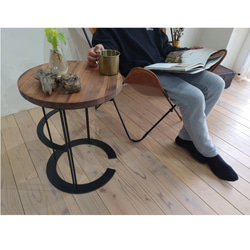 ◆TIデザイン受賞作品◆円形サイドテーブル　マットな質感でディスプレイ上手に　観葉植物　ソファ横 1枚目の画像