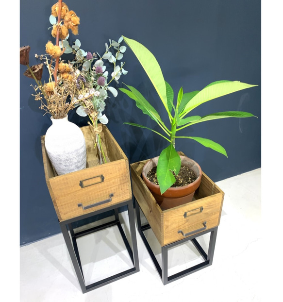 アイアンと古材BOXのプランター台　Ｍサイズ　観葉植物　プランター　アンティーク　おしゃれ　カフェ風　アイアン 3枚目の画像
