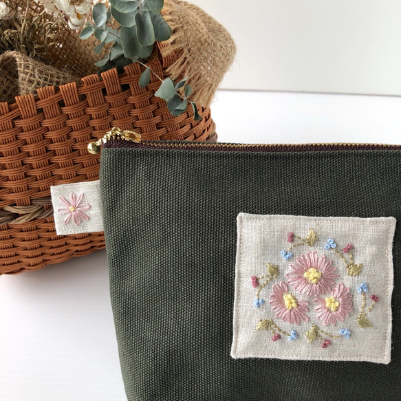 花刺繍ポーチ（ネイビー・モスグリーン） 4枚目の画像