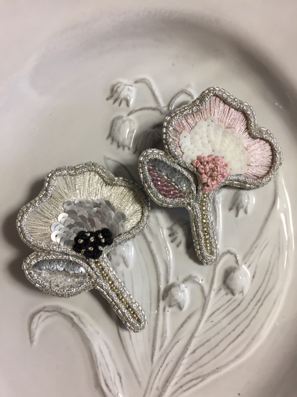 セール品20％引　品花の刺繍ブローチ（Ⅹ）