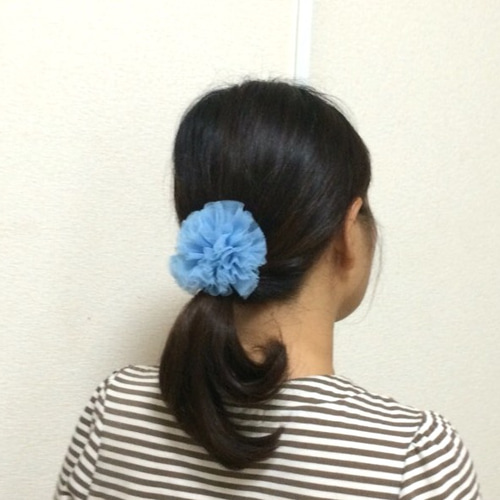 大きなチュールポンポンのヘアゴム☆白 ☆ ふわふわ♫ 1個です