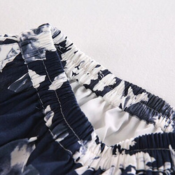 s16（再販）夏の花柄綿麻　スカート　紺色 5枚目の画像