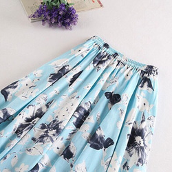 s17(再販7)夏の花柄綿麻　スカート　青色 2枚目の画像