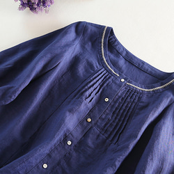 リネン100％　刺繍裾　大人可愛いシャツ　7分袖　紺色　 2枚目の画像