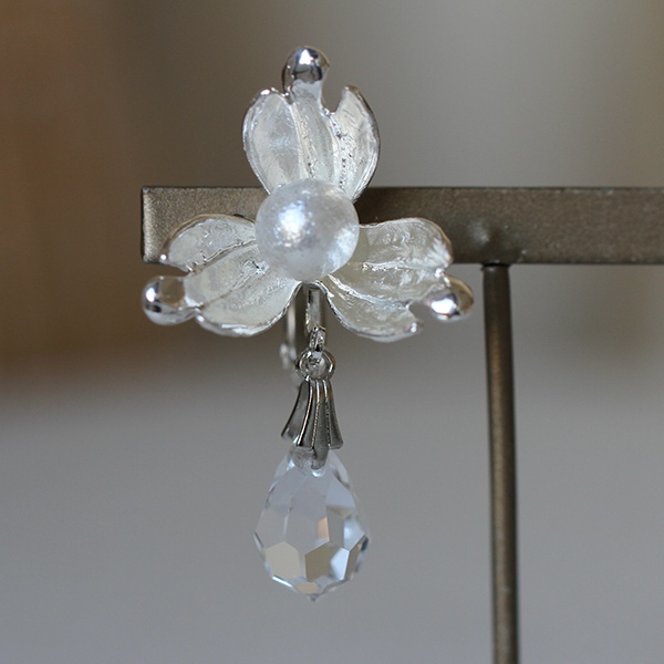 スワロ揺れる ビンテージなフラワーパーツとコットンパールのウエディングイヤリングwedding 【コーデリアsc】