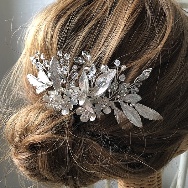 美しいボタニカルでシルバーの輝きウェディングヘッドドレス ヘッドアクセ和装髪飾り【スノーホワイト】