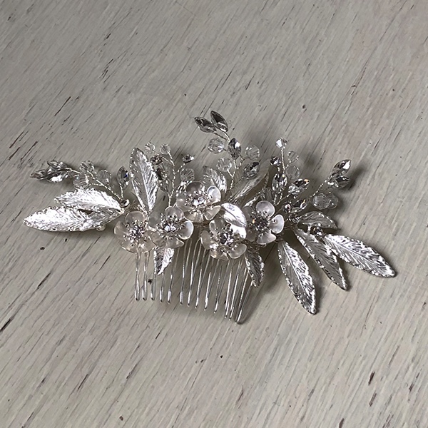 美しいボタニカルでシルバーの輝きウェディングヘッドドレス ヘッドアクセ和装髪飾り【スノーホワイト】