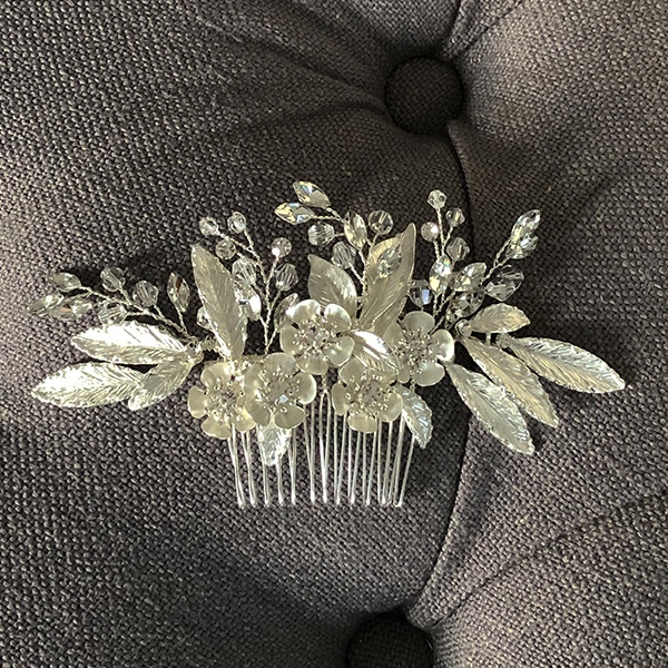 美しいボタニカルでシルバーの輝きウェディングヘッドドレス ヘッドアクセ和装髪飾り【スノーホワイト】