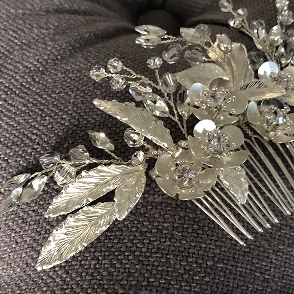 美しいボタニカルでシルバーの輝きウェディングヘッドドレス ヘッドアクセ和装髪飾り【スノーホワイト】