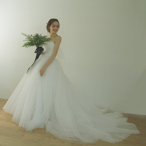 たっぷりチュールでボリューミー　ウェディングドレス トレーン付チュールウェディングドレス【bigドレス】