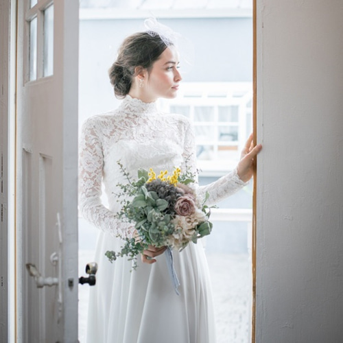 上品なハイネックのレティチェラレース 長袖ウェディングボレロ  