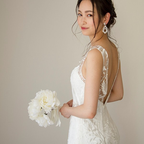 美しい刺繍レース ウエディングドレス スレンダーライン 美しい刺繍レース ウエディングドレス スレンダーライン