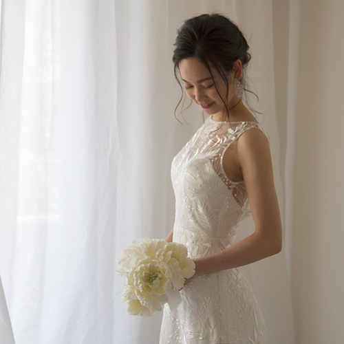 美しい刺繍レース ウエディングドレス スレンダーライン