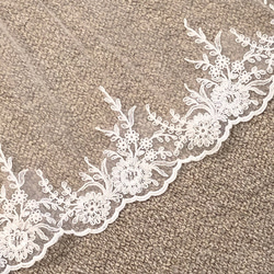 ボタニカルな刺繍がナチュラルな ウェディングベール1.5m veil【ボタニカル ミディアムベール 】 6枚目の画像