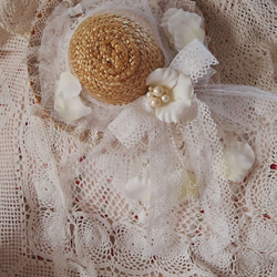 麦わら帽子のミニハット（ロマンチックローズ/ホワイト）① 1枚目の画像