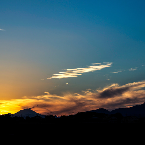 写真のある豊かな暮らし【山に沈む太陽・夕焼け空】 写真