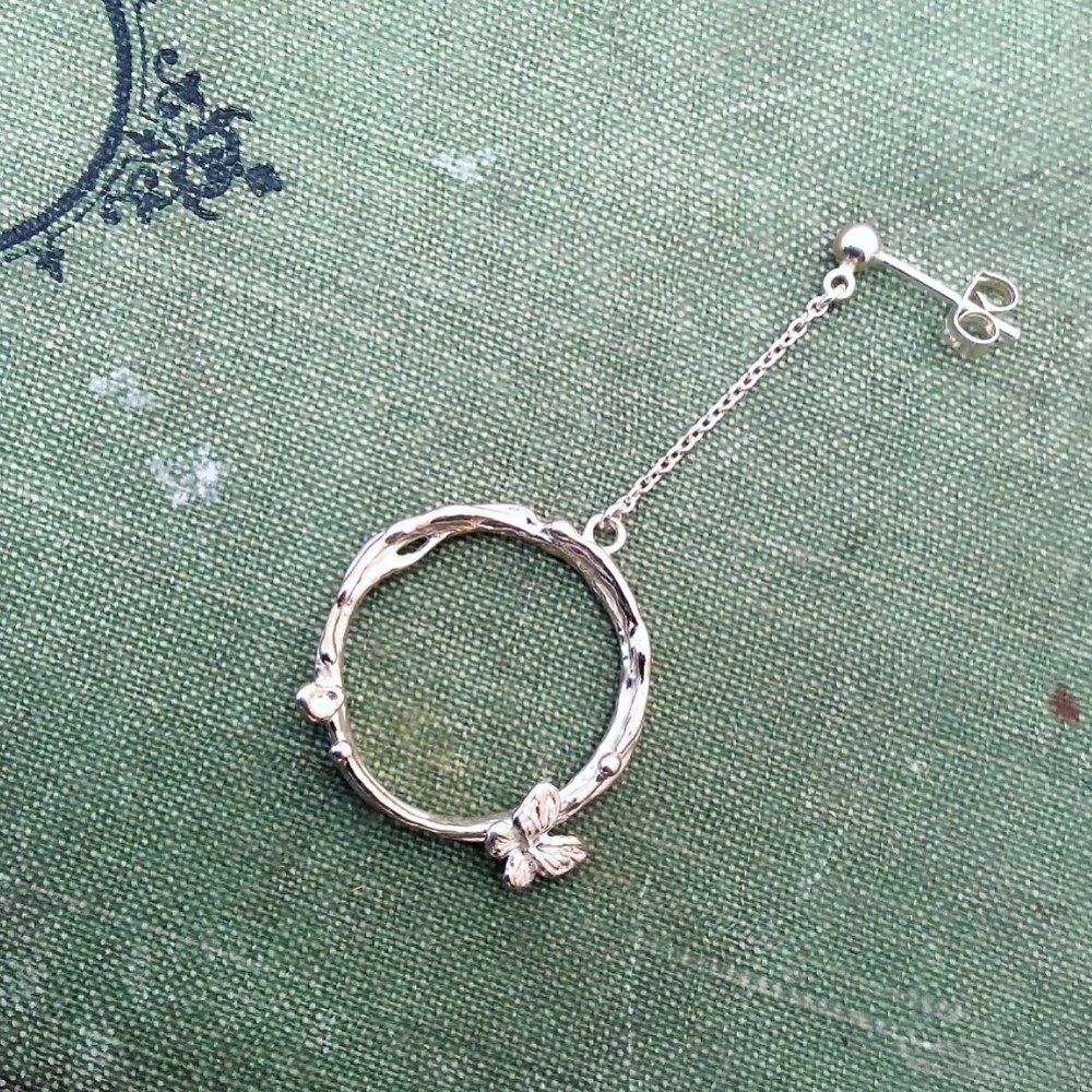 泉のほとり　ピアス　SV