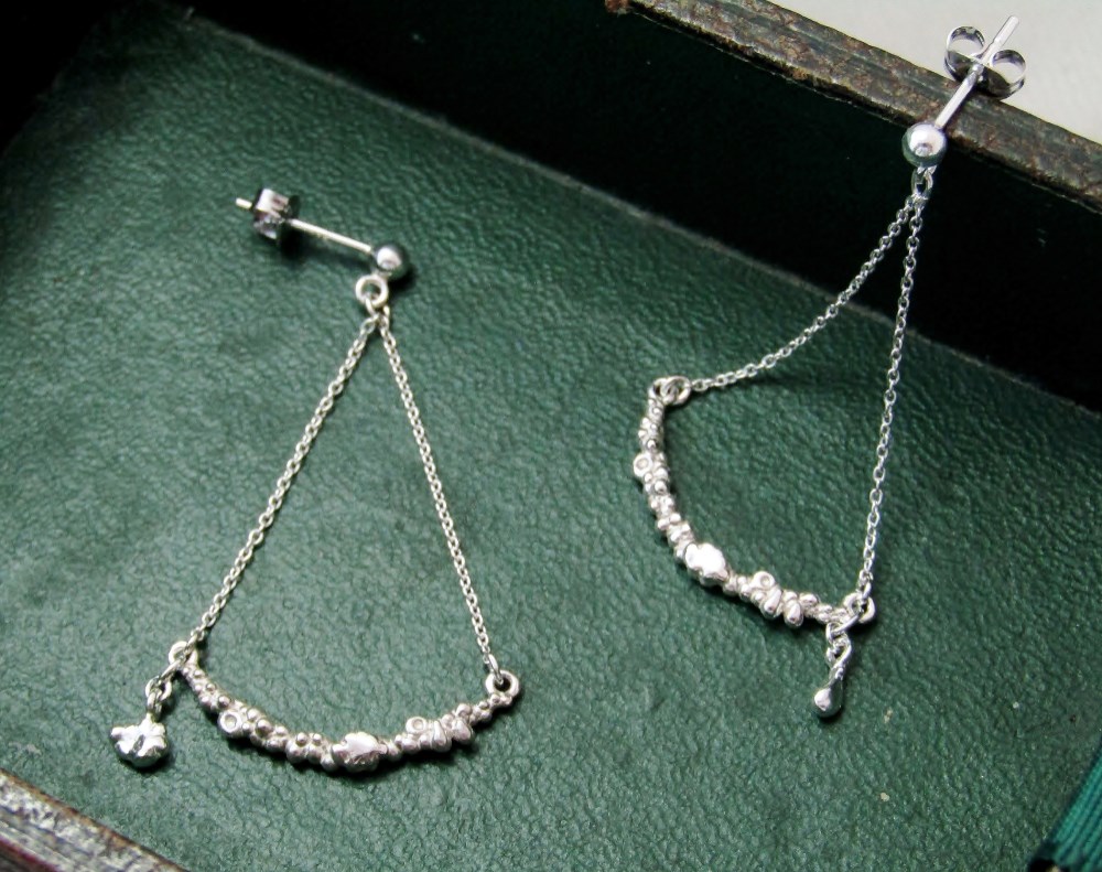 日常のカケラシリーズ　一点物　雲と雫のピアス(ぺア)