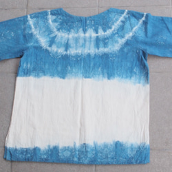 1点ものインディゴ染め（藍染）の七分袖コットンシャツ 4枚目の画像