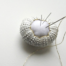 ２サイズ　ウニ ピンクッション 針山 パールホワイト sea urchin pincushion pearl white 3枚目の画像