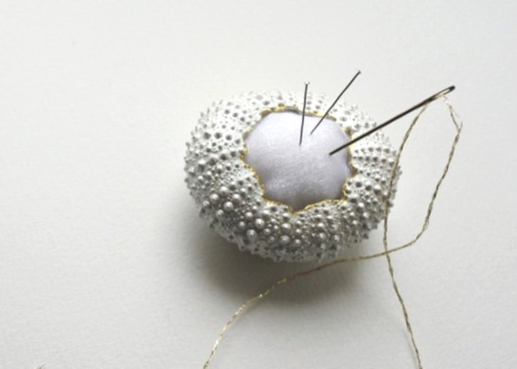 ２サイズ　ウニ ピンクッション 針山 パールホワイト sea urchin pincushion pearl white 3枚目の画像