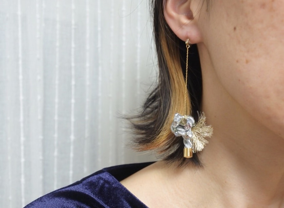 銀河のイヤリング/ピアス galaxy earrings スワロフスキー・クリスタル 4枚目の画像