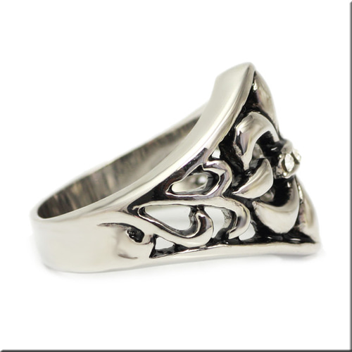 最終値下げ！希少！LoreeRodkinGothic ユリの紋章リング 最終値下げ！希少！LoreeRodkinGothic ユリの紋章リング - メルカリ