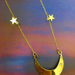夜空に輝く真鍮月と星モチーフネックレス 1枚目の画像
