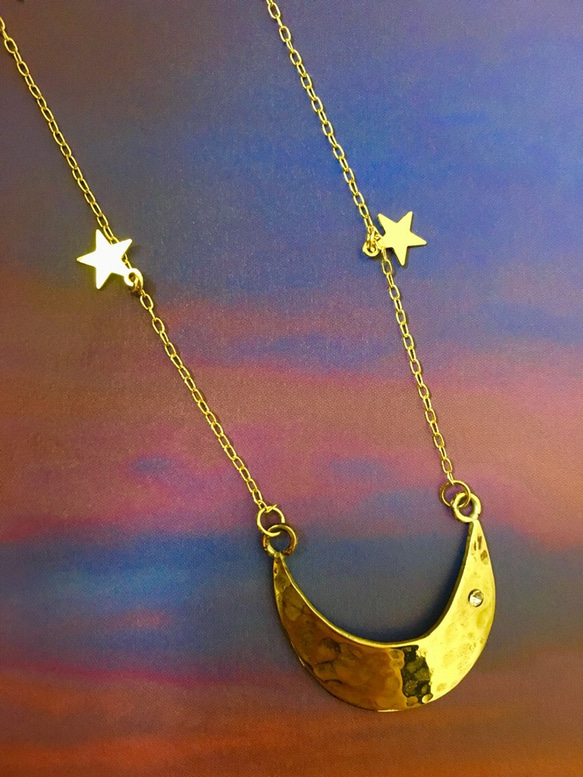 夜空に輝く真鍮月と星モチーフネックレス 1枚目の画像