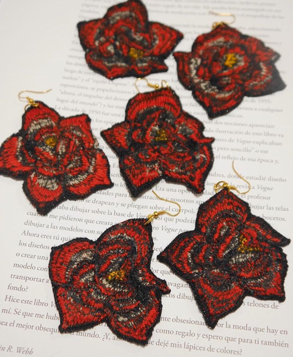 -FromMexico-落ち着いたオレンジの花刺繍ピアス(付替各種対応) 3枚目の画像