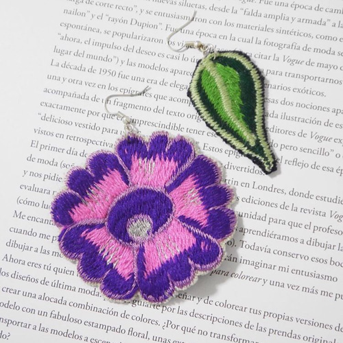 FromMexico-大きな花と葉っぱのアシメ刺繍ピアス(付替各種対応) ピアス