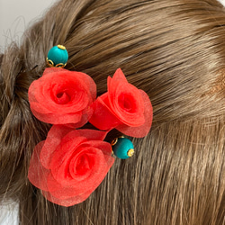 赤い薔薇のヘアアクセサリー　Uピンタイプ大　Creema限定 2枚目の画像
