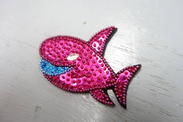 サメ　スパンコール刺繍　ステッカー 4枚目の画像
