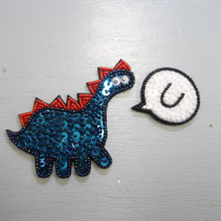 恐竜　スパンコール刺繍ステッカー　イニシャルセット 1枚目の画像