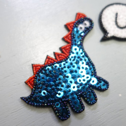 恐竜　スパンコール刺繍ステッカー　イニシャルセット 2枚目の画像