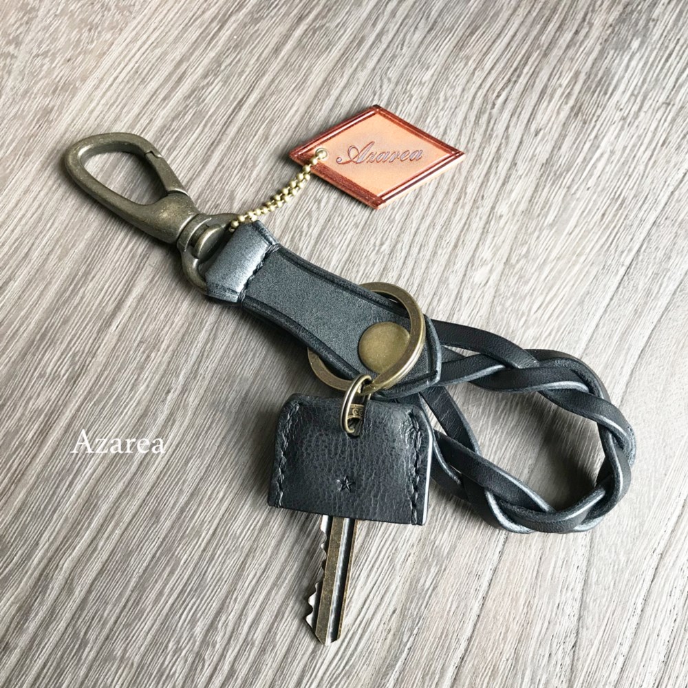 男のオシャレ革小物　キーホルダー　ブラック【名入れ無料】レザー 4,368円